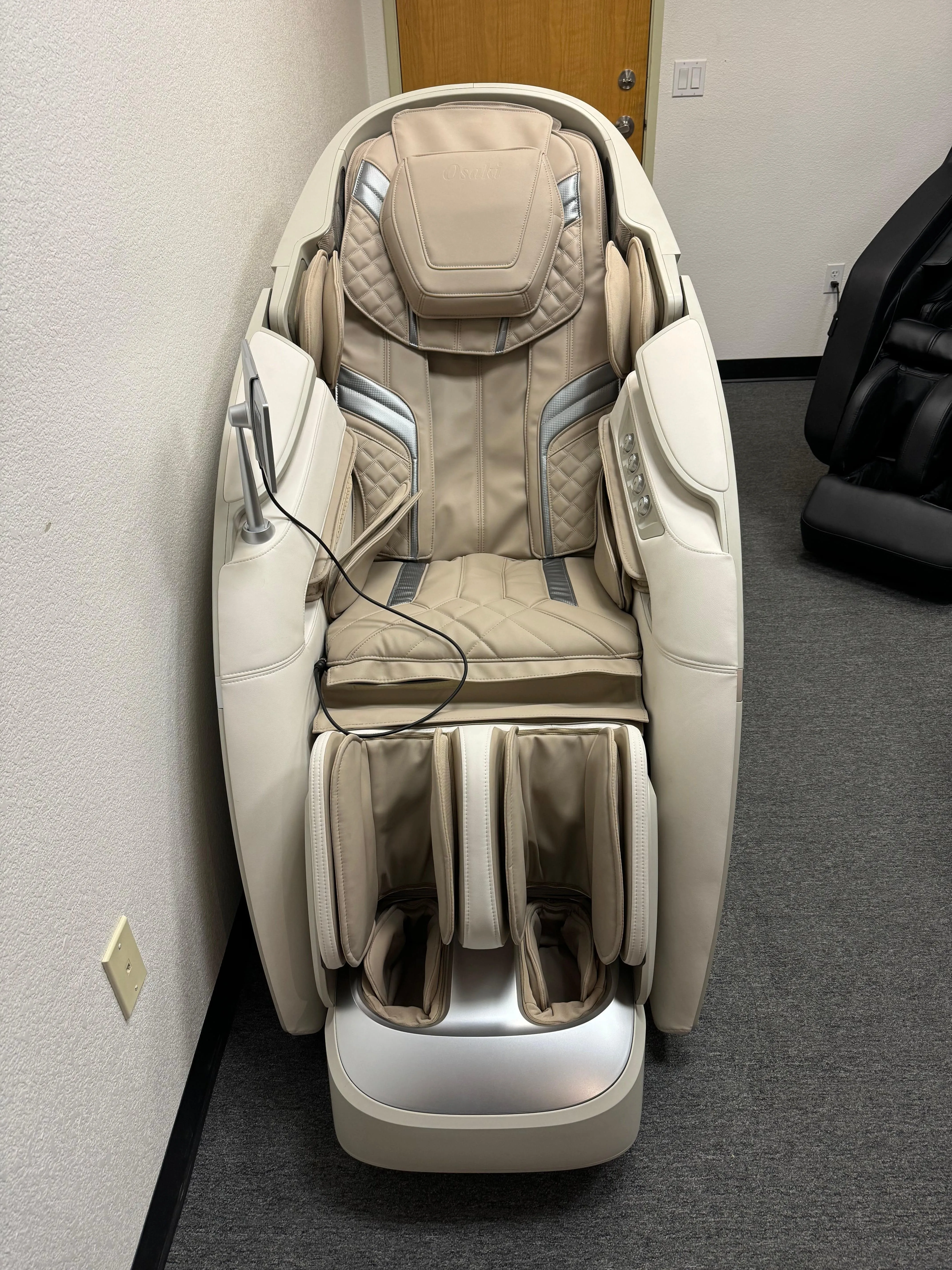 Osaki OS-Pro 4D DuoMax Floor Model Massage Chair